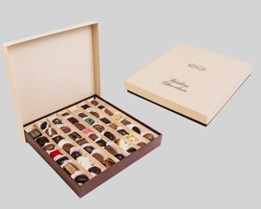 Cadeau 50 szemes bonbonválogatás keményfedeles díszdobozban, 620 g